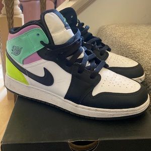 Size 7 youth pastel Nike air Jordan 1 mid